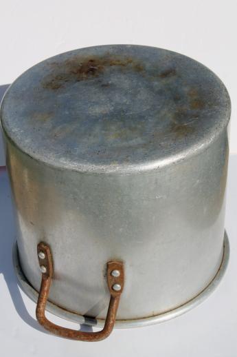 photo of huge old Wear-Ever aluminum stockpot, commercial kitchen quality 20 qt pot semi-heavy weight #6