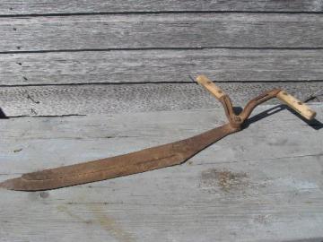 catalog photo of huge old hay knife, long blade for hand-mowing, antique farm primitive tool