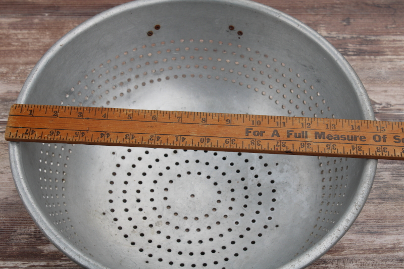 photo of huge old metal colander bowl w/ sturdy handles, garden produce or egg gathering basket #2