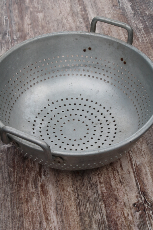 photo of huge old metal colander bowl w/ sturdy handles, garden produce or egg gathering basket #5