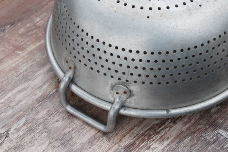 photo of huge old metal colander bowl w/ sturdy handles, garden produce or egg gathering basket #7