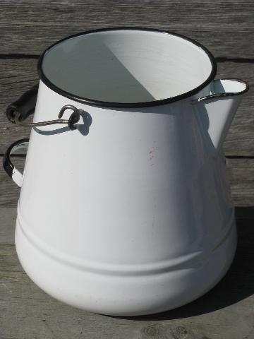 photo of huge vintage thresherman's coffee pot, old farm kitchen graniteware #4