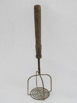 catalog photo of huge vintage wirework masher w/ old wood handle, for potatoes, or laundry?