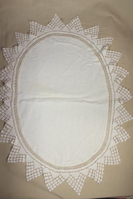 photo of lace trimmed linen table mats & centerpieces w/ crochet edgings, shabby vintage doily lot #4