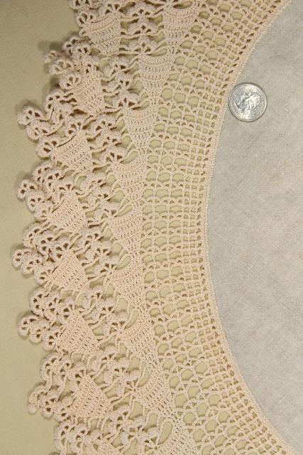 photo of lace trimmed linen table mats & centerpieces w/ crochet edgings, shabby vintage doily lot #8