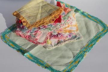 catalog photo of lacy vintage hankies trimmed w/ cotton thread crochet lace, lot of 25 handkerchiefs