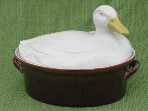 photo of large duck covered casserole, vintage Hall pottery cassoulet baker #2