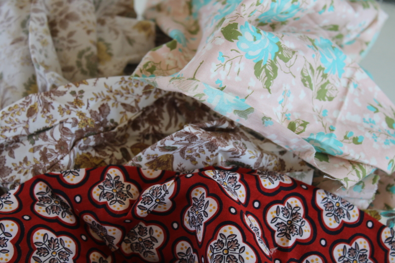 photo of large lot 1940s 1950s vintage scrap fabric, retro prints florals dress weight cotton fabric #2