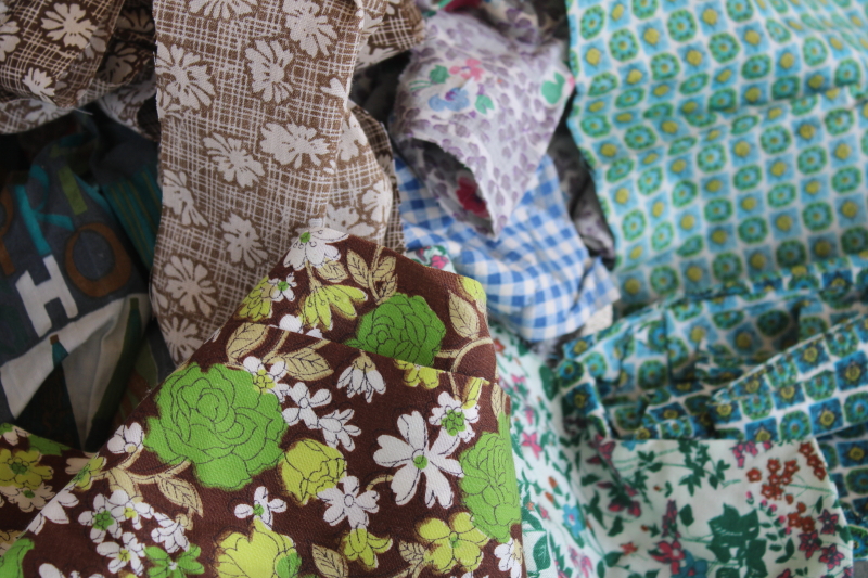 photo of large lot 1940s 1950s vintage scrap fabric, retro prints florals dress weight cotton fabric #7