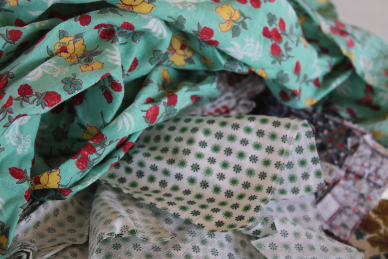 photo of large lot 1940s 1950s vintage scrap fabric, retro prints florals dress weight cotton fabric #12