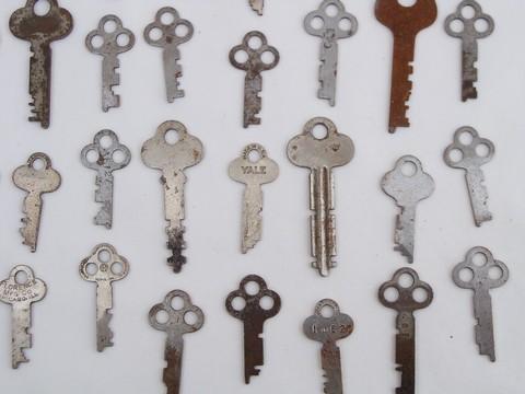 photo of large lot 50+ assorted vintage keys for padlocks, cabinet/drawer locks #2 #5