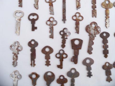 photo of large lot 50+ assorted vintage keys, padlocks, cabinet/drawer locks #1 #5