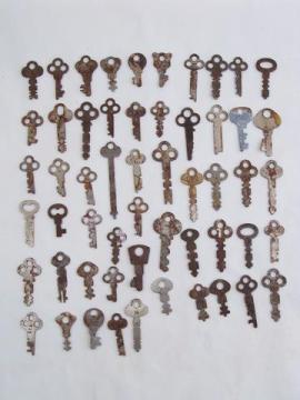 catalog photo of large lot 50+ assorted vintage keys, padlocks, cabinet/drawer locks #1