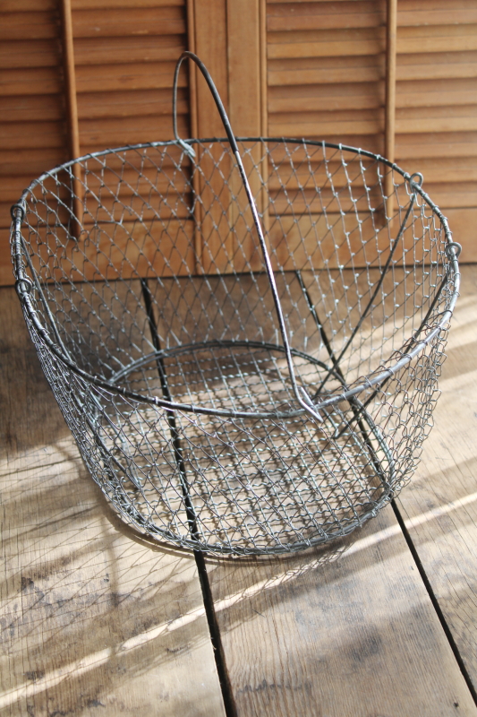 photo of large old wire egg basket or market basket, vintage collapsible wire tote w/ sturdy handles #5