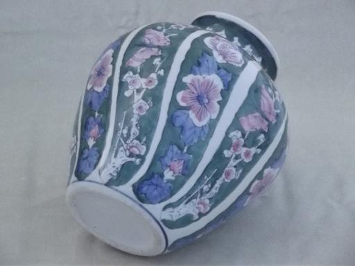 photo of large porcelain ginger jar urn vase, Chinese floral w/ butterflies #3