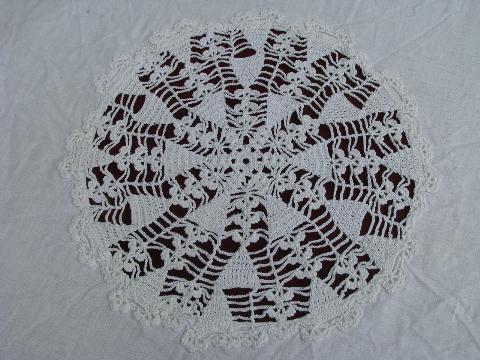 photo of large vintage centerpiece or tablecloth, wide crochet lace edging border #2