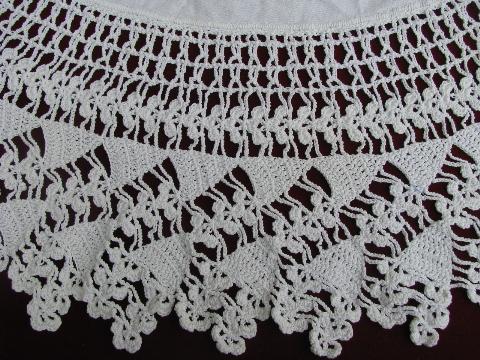 photo of large vintage centerpiece or tablecloth, wide crochet lace edging border #3