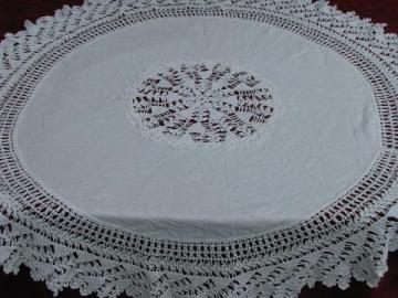 catalog photo of large vintage centerpiece or tablecloth, wide crochet lace edging border