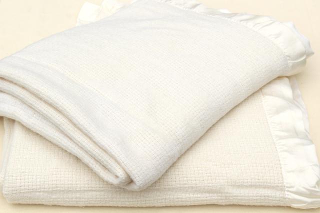 photo of light summer weight white wool / acrylic blankets, vintage Faribo woven thermal weave #1