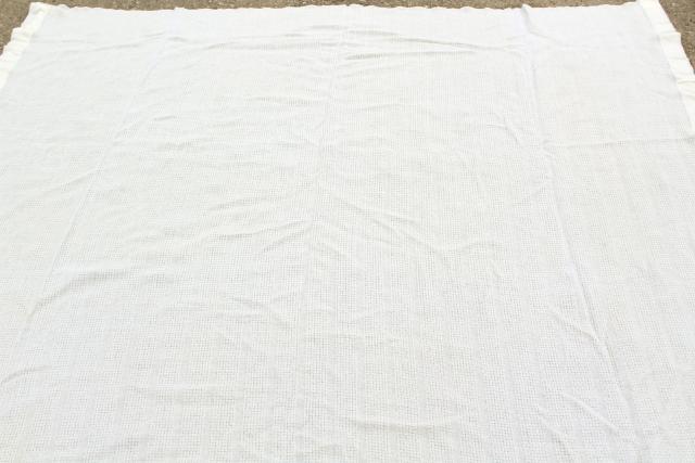 photo of light summer weight white wool / acrylic blankets, vintage Faribo woven thermal weave #2