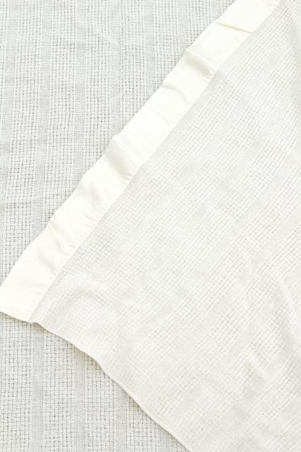 photo of light summer weight white wool / acrylic blankets, vintage Faribo woven thermal weave #3