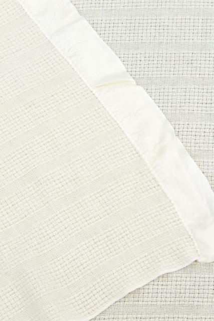 photo of light summer weight white wool / acrylic blankets, vintage Faribo woven thermal weave #5