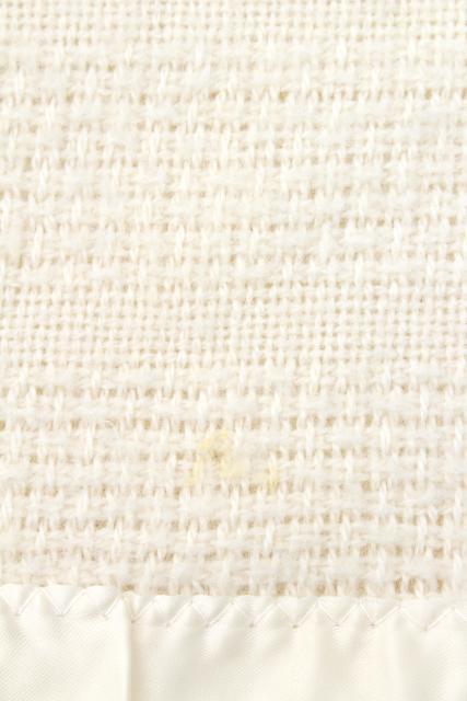 photo of light summer weight white wool / acrylic blankets, vintage Faribo woven thermal weave #7