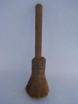 catalog photo of little whisk brush, old corn broom w/ wood handle, vintage kitchenware