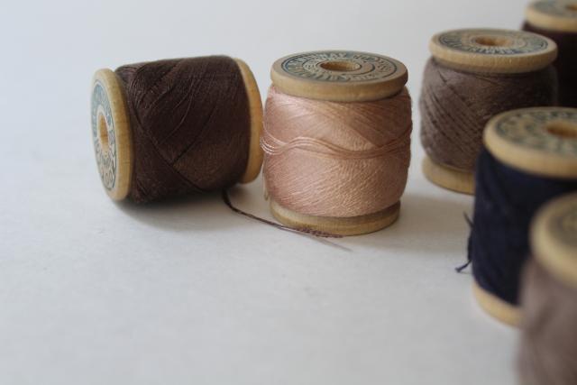 photo of lot antique silk sewing thread, matte finish stockings darning floss on old wood spools #4