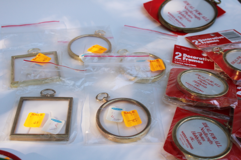 photo of lot new old stock mini frames for embroidery, cross stitch ornaments, gold plastic, red & green  #5