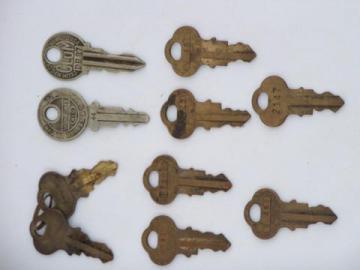 catalog photo of lot of 10 ornate old & vintage brass keys for padlocks etc Chicago Lock