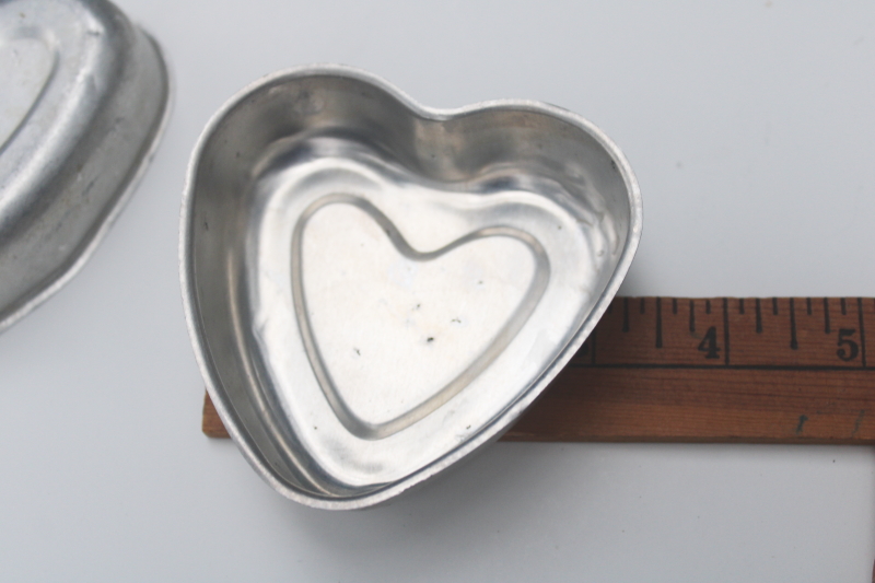 photo of  lot of 16 heart shaped molds, silver tin color primitive aluminum hearts #4