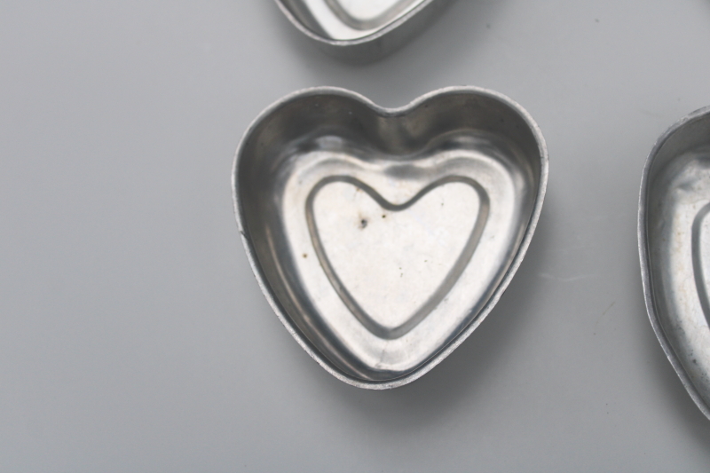 photo of  lot of 16 heart shaped molds, silver tin color primitive aluminum hearts #6