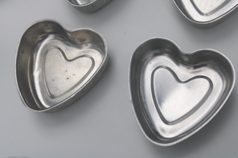 photo of  lot of 16 heart shaped molds, silver tin color primitive aluminum hearts #7