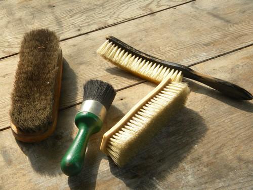 photo of lot of 4 assorted natural bristle brushes, celluloid and old paint #1