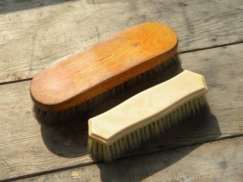 photo of lot of 4 assorted natural bristle brushes, celluloid and old paint #2