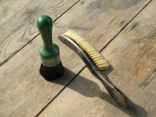 photo of lot of 4 assorted natural bristle brushes, celluloid and old paint #3