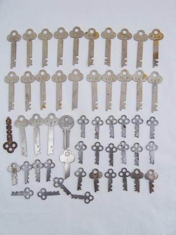 photo of lot of 50 assorted old & vintage keys for padlocks, box, drawer locks etc #1