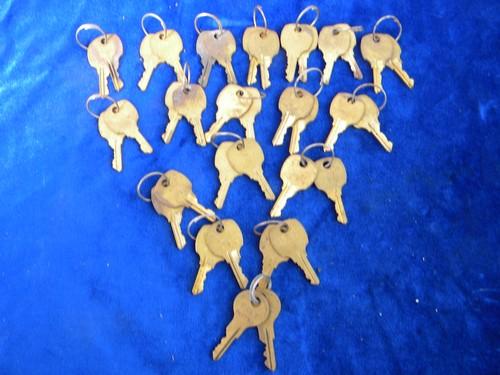 photo of lot of 60 vintage old brass padlock & door keys #3