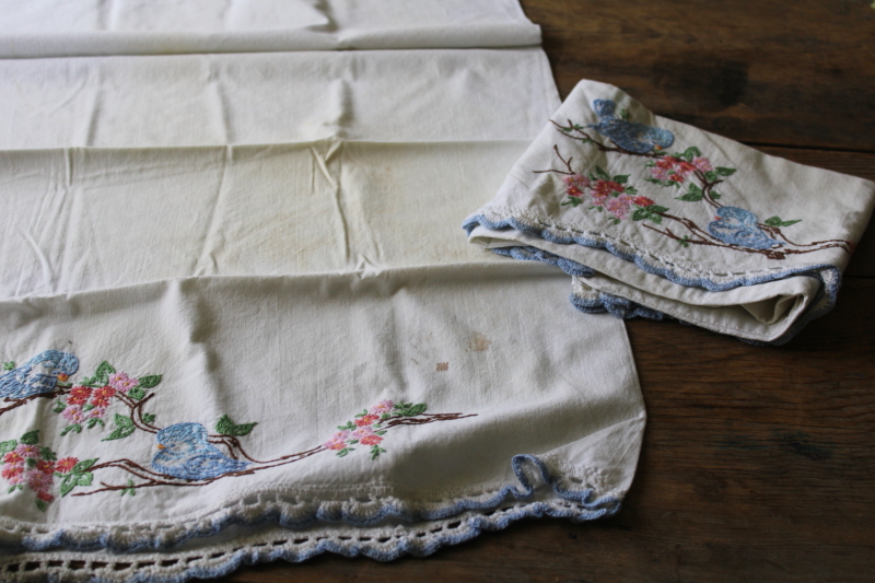 photo of lot of 7 pairs of vintage pillowcases w/ embroidery or crochet lace edgings, boho cottage bedding  #7