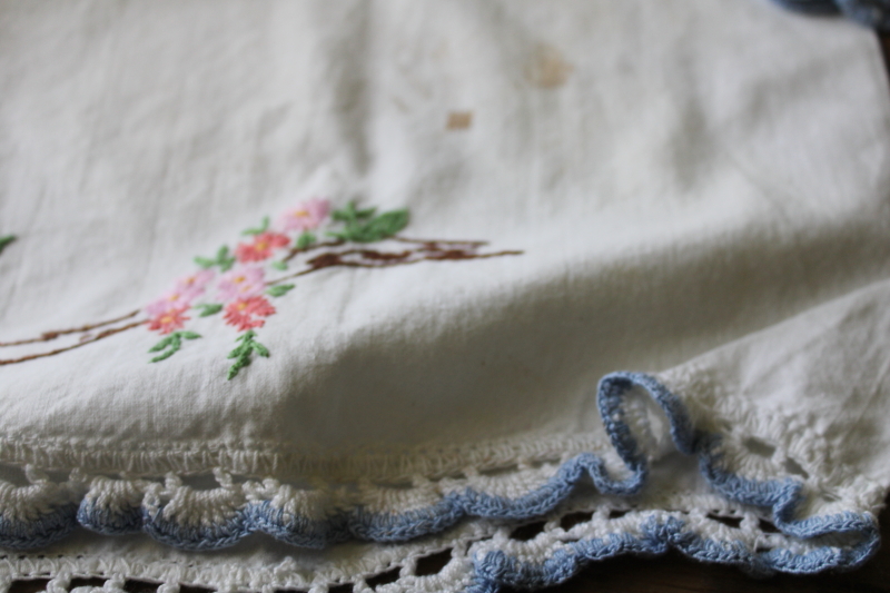 photo of lot of 7 pairs of vintage pillowcases w/ embroidery or crochet lace edgings, boho cottage bedding  #8