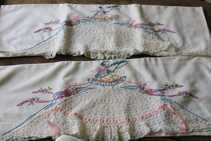 photo of lot of 7 pairs of vintage pillowcases w/ embroidery or crochet lace edgings, boho cottage bedding  #16