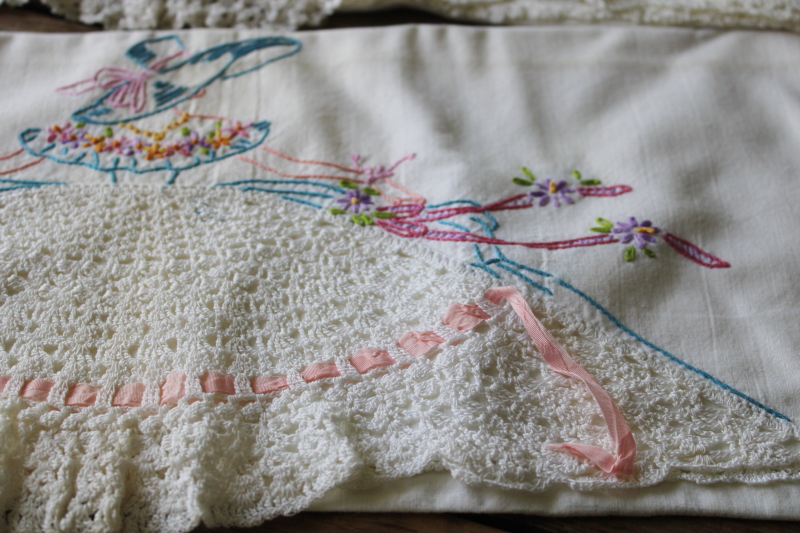 photo of lot of 7 pairs of vintage pillowcases w/ embroidery or crochet lace edgings, boho cottage bedding  #17