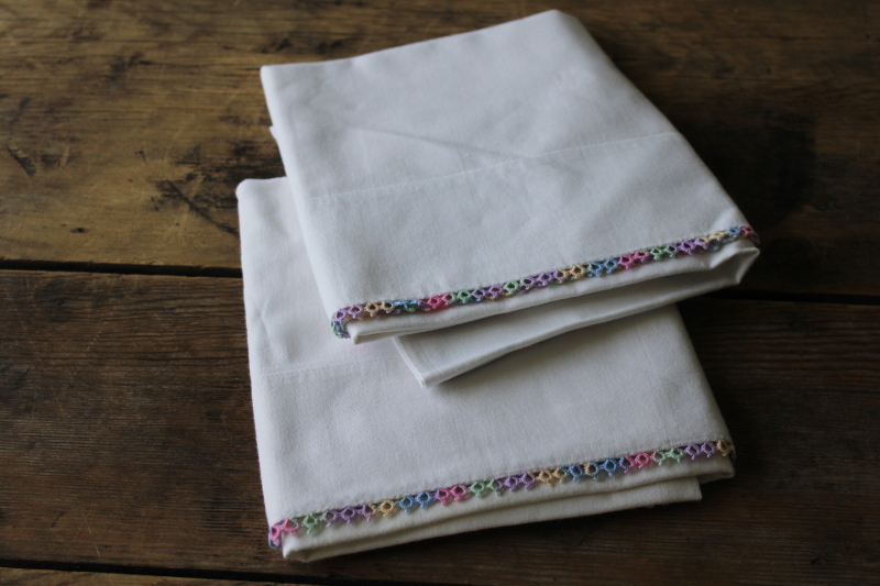 photo of lot of 7 pairs of vintage pillowcases w/ embroidery or crochet lace edgings, boho cottage bedding  #18
