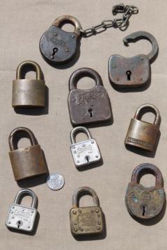 catalog photo of lot of antique & vintage padlocks, assorted old brass & iron  padlocks, six lever locks w/ no keys