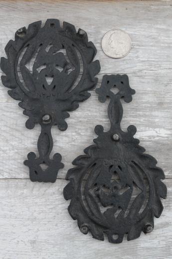 photo of lot of mini cast iron trivets, vintage kitchen trivet set made in Japan #4