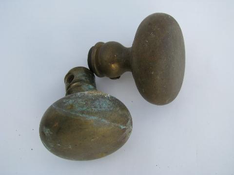 photo of lot of old antique brass door knobs and handles, vintage architectural restoration hardware #2