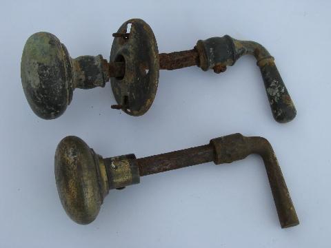 photo of lot of old antique brass door knobs and handles, vintage architectural restoration hardware #4