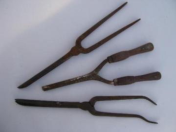 catalog photo of lot of old antique heavy iron curling irons, vintage wood handles