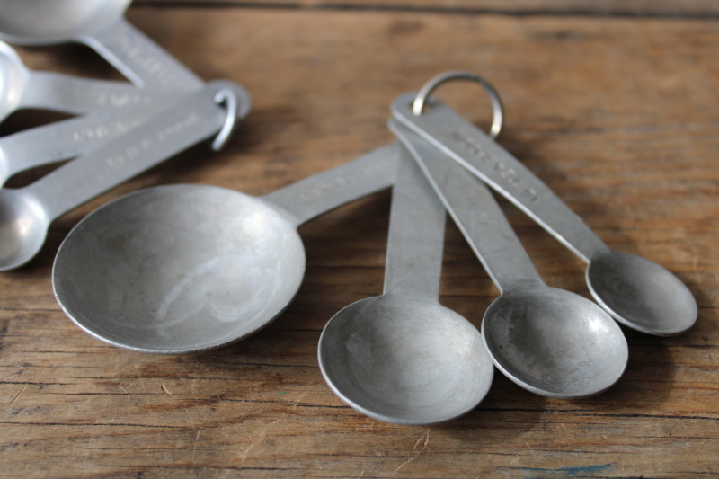 photo of lot of old measuring spoons, metal measuring spoon sets mid century vintage kitchenware  #2